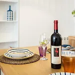 شقة Poetto - 5 Min Form The - Free Park - Wi-fi - Self Check In - Netflix *